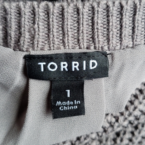 TORRID Grey Knit V-Neck Lace-Up Back 2fer Tunic Sweater sz 1X - Picture 7 of 12